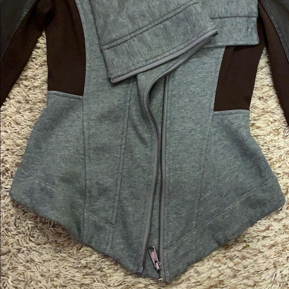 Sweater/jacket - Picture 3 of 3